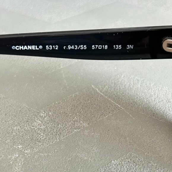 Chanel Signature Oval Sunglasses 5312 Black - Picture 5 of 7